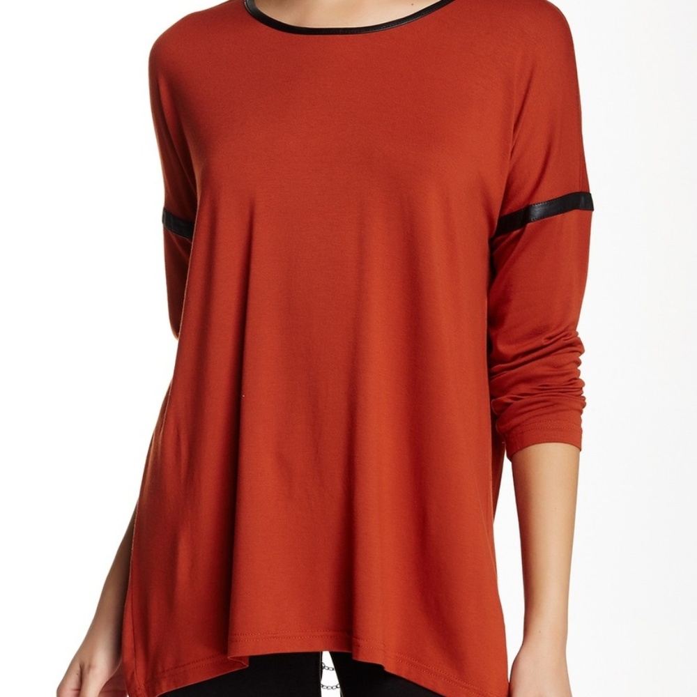 LoveRiche Split Back Chain Top